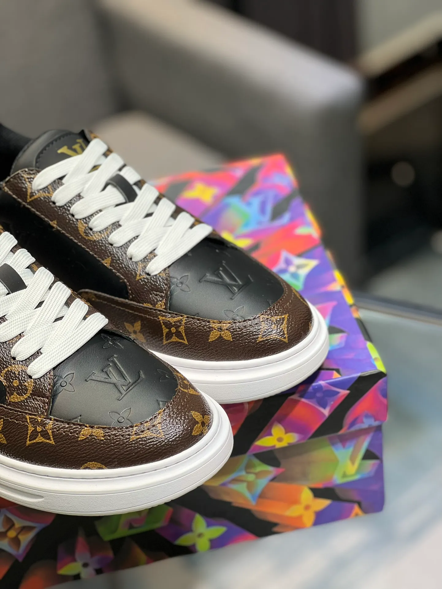 Men's Men's Shoes 💰540 LV Louis Vuitton. The latest fashionable casual shoes are popular in physical stores. The new spring and summer comfortable imported custom patent leather plus cowhide, cowhide mesh, and unique jacquard fabric element design. With sheepskin lining, Lv original base, [sun][sun] high-end packaging and high quality💪Details determine quality, welcome to compare🇮🇹Code number 38-44, 45 can be customized